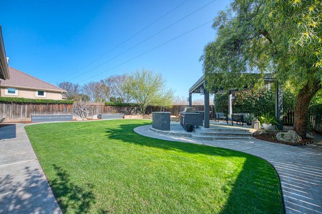 4686 N Arrow Ridge Way, Clovis, CA 93619