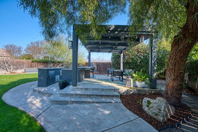 4686 N Arrow Ridge Way, Clovis, CA 93619