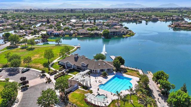 4686 N Arrow Ridge Way, Clovis, CA 93619