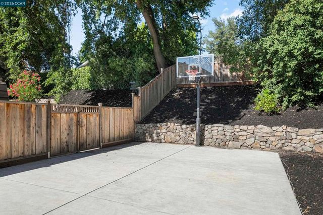34 Mott Dr, Alamo, CA 94507