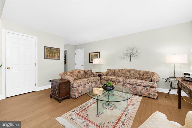 313 OAK HILL LN, Wyomissing, PA 19610