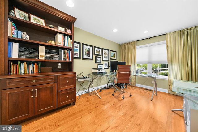 313 OAK HILL LN, Wyomissing, PA 19610
