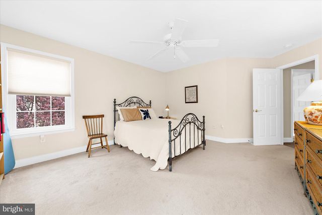 313 OAK HILL LN, Wyomissing, PA 19610
