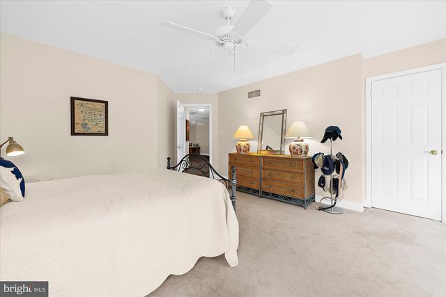 313 OAK HILL LN, Wyomissing, PA 19610