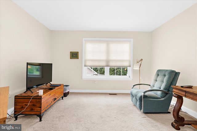 313 OAK HILL LN, Wyomissing, PA 19610
