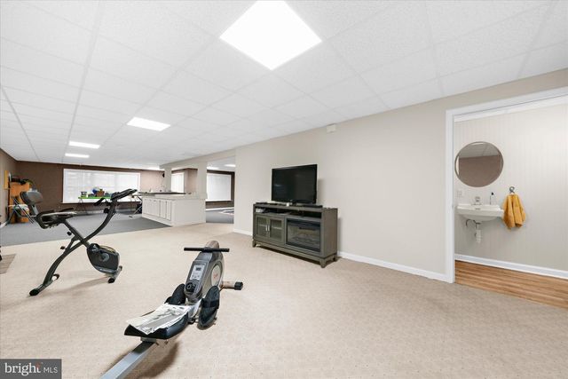 313 OAK HILL LN, Wyomissing, PA 19610
