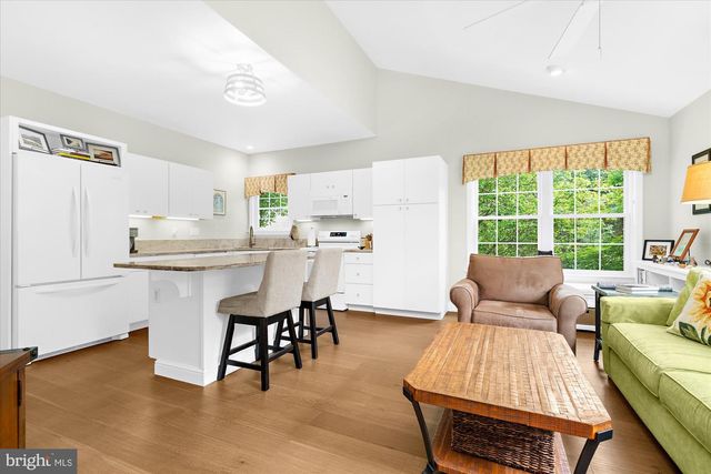 313 OAK HILL LN, Wyomissing, PA 19610