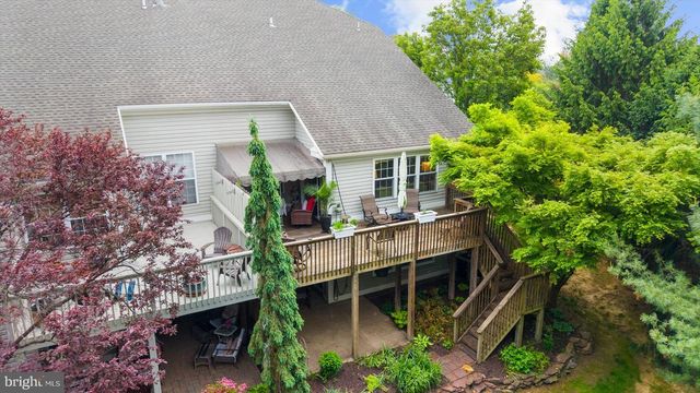 313 OAK HILL LN, Wyomissing, PA 19610