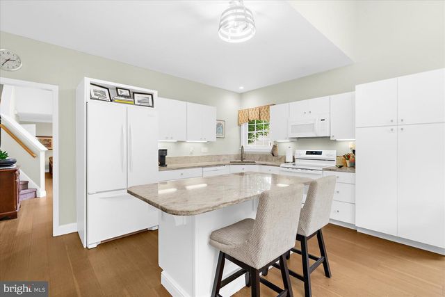 313 OAK HILL LN, Wyomissing, PA 19610