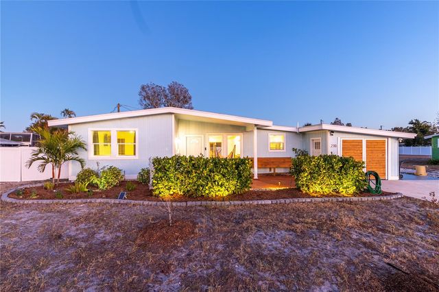 2110 ALCAZAR WAY S, St Petersburg, FL 33712