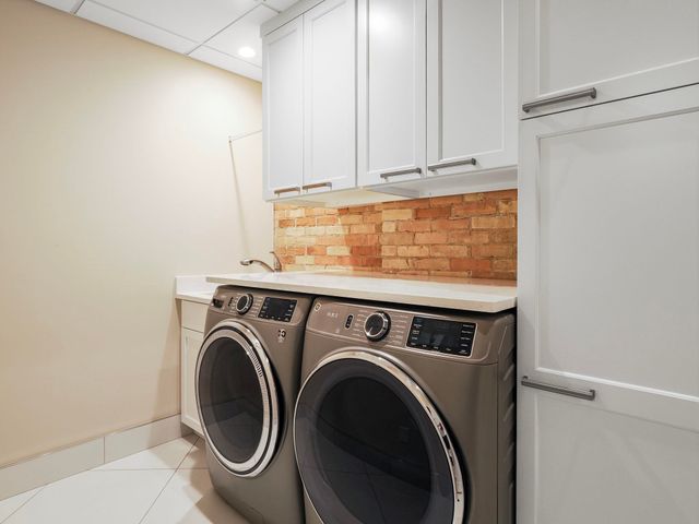 109 E Front Street, Traverse City, MI 49684