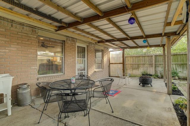4922 Valley View Drive, La Porte, TX 77571