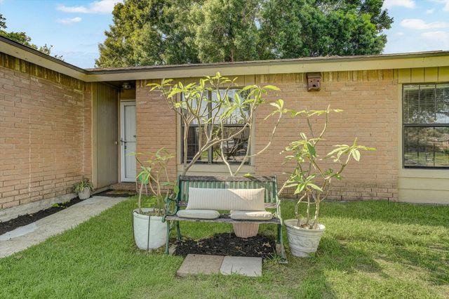 4922 Valley View Drive, La Porte, TX 77571