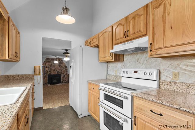 1813 S 2ND AVE, Cheyenne, WY 82007
