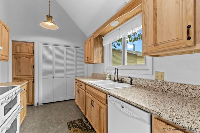 1813 S 2ND AVE, Cheyenne, WY 82007