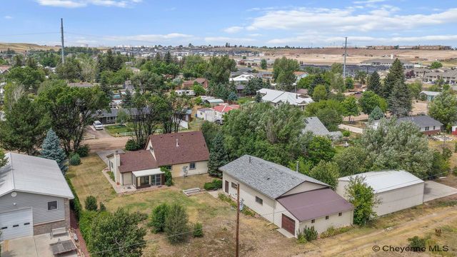 1813 S 2ND AVE, Cheyenne, WY 82007