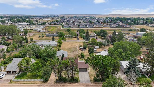 1813 S 2ND AVE, Cheyenne, WY 82007