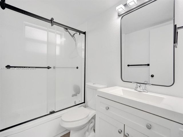 1300 Lincoln Rd D404, Miami Beach, FL 33139