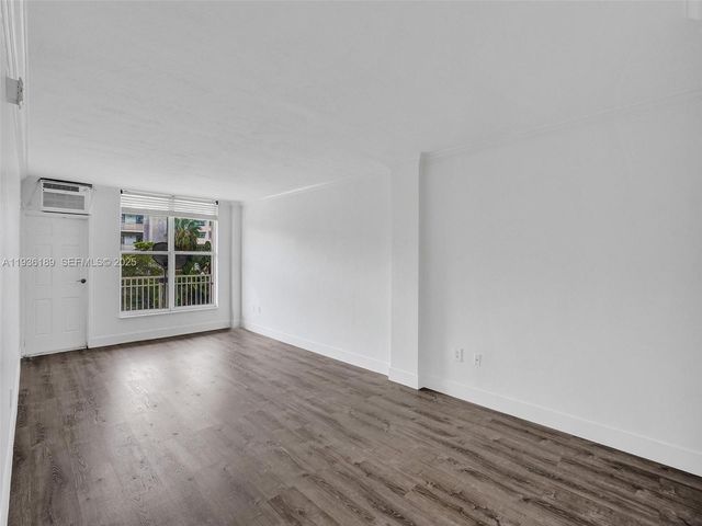 1300 Lincoln Rd D404, Miami Beach, FL 33139