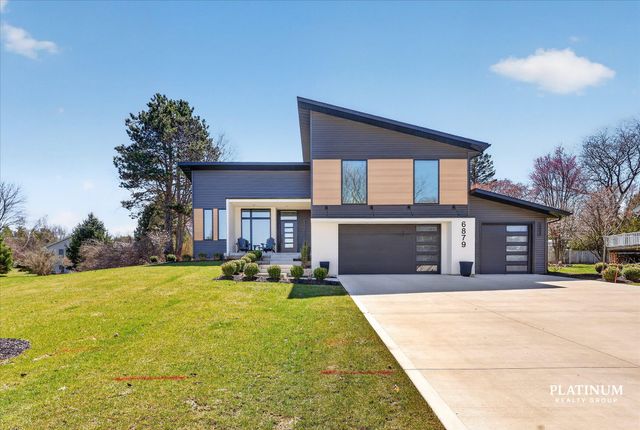 6879 Vista De Oro Drive NE, Rockford, MI 49341