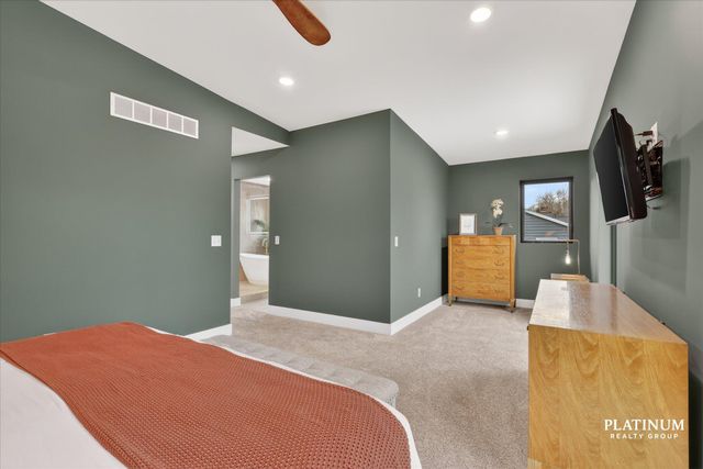 6879 Vista De Oro Drive NE, Rockford, MI 49341