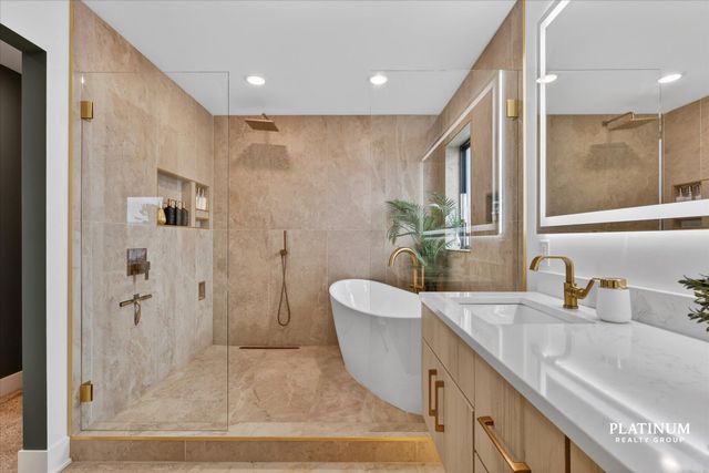 6879 Vista De Oro Drive NE, Rockford, MI 49341