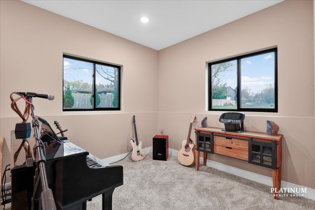 6879 Vista De Oro Drive NE, Rockford, MI 49341