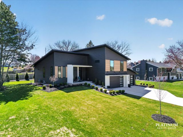 6879 Vista De Oro Drive NE, Rockford, MI 49341