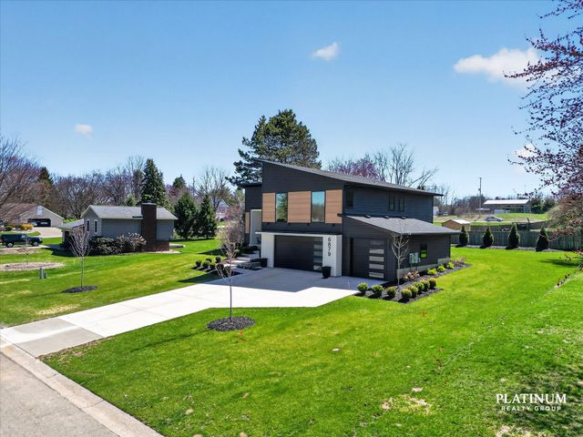 6879 Vista De Oro Drive NE, Rockford, MI 49341