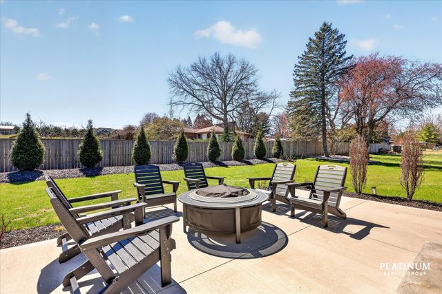 6879 Vista De Oro Drive NE, Rockford, MI 49341