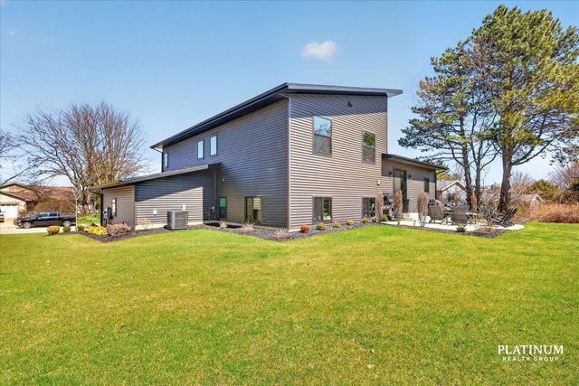 6879 Vista De Oro Drive NE, Rockford, MI 49341