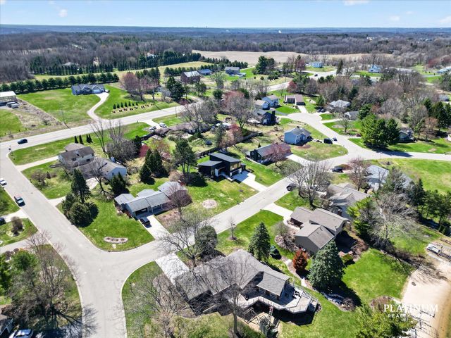 6879 Vista De Oro Drive NE, Rockford, MI 49341
