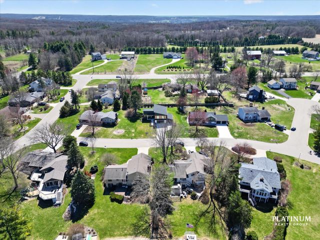 6879 Vista De Oro Drive NE, Rockford, MI 49341