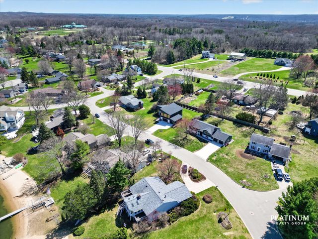 6879 Vista De Oro Drive NE, Rockford, MI 49341