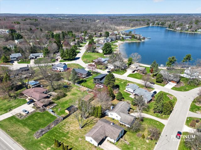 6879 Vista De Oro Drive NE, Rockford, MI 49341