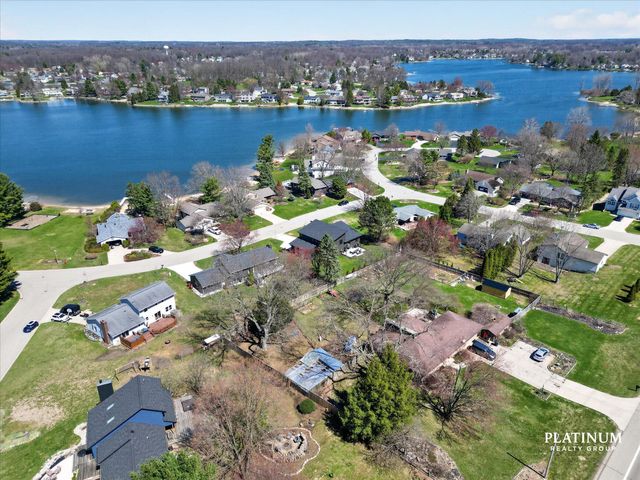 6879 Vista De Oro Drive NE, Rockford, MI 49341
