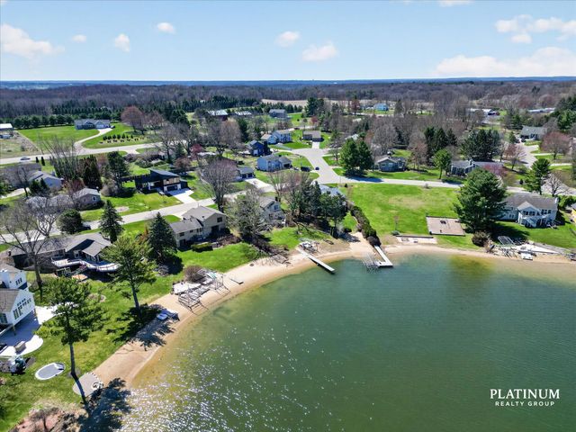 6879 Vista De Oro Drive NE, Rockford, MI 49341
