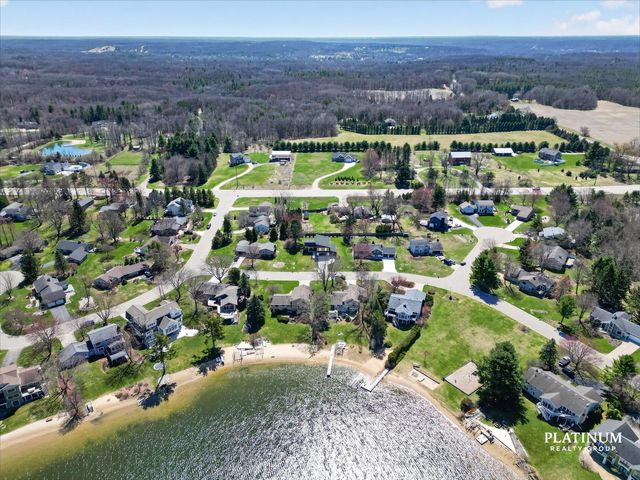 6879 Vista De Oro Drive NE, Rockford, MI 49341