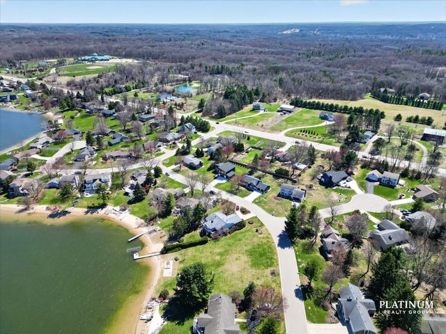 6879 Vista De Oro Drive NE, Rockford, MI 49341