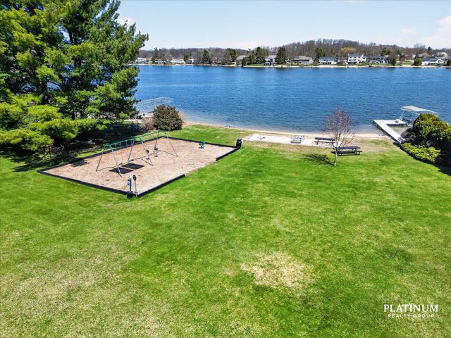 6879 Vista De Oro Drive NE, Rockford, MI 49341