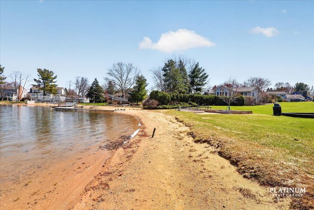 6879 Vista De Oro Drive NE, Rockford, MI 49341