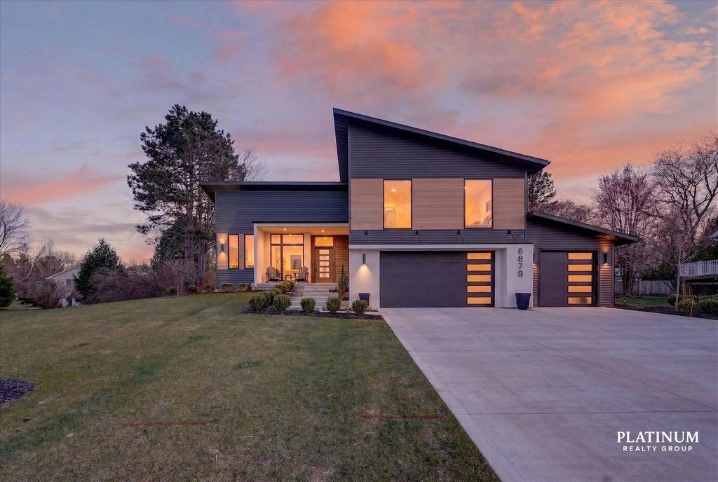 6879 Vista De Oro Drive NE, Rockford, MI 49341