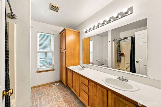 914 288th Street Ct E, Roy, WA 98580