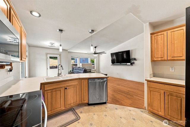 914 288th Street Ct E, Roy, WA 98580