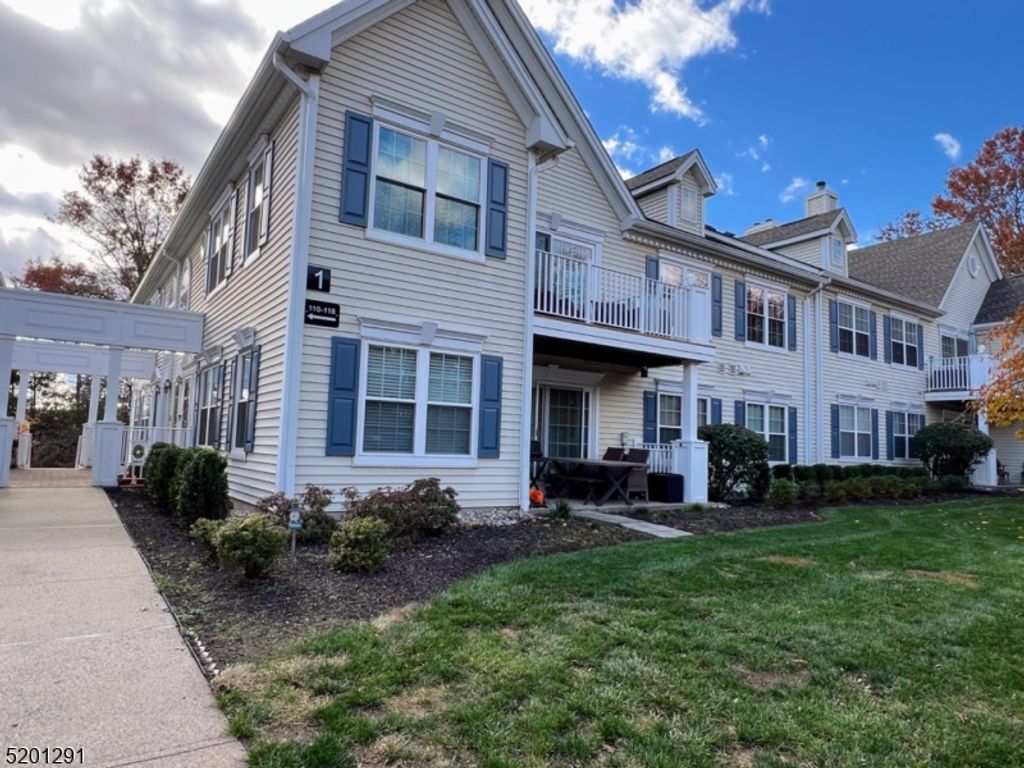 110 ARBOR WAY, Branchburg Twp., NJ 08876