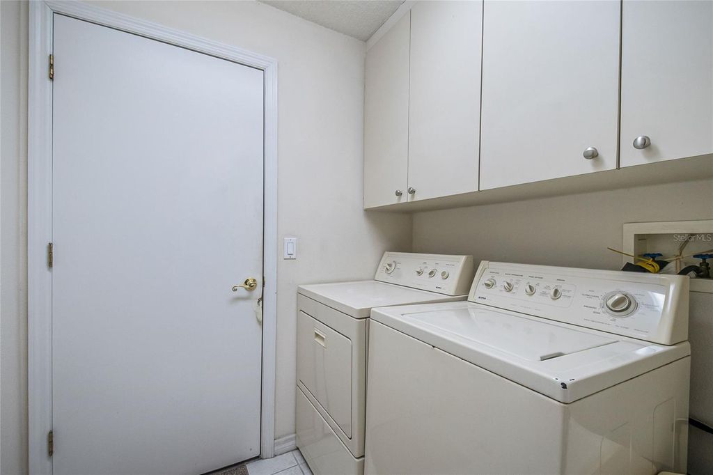 Image 13 of property listing at 469 MICKLETON LOOP, Ocoee, FL 34761