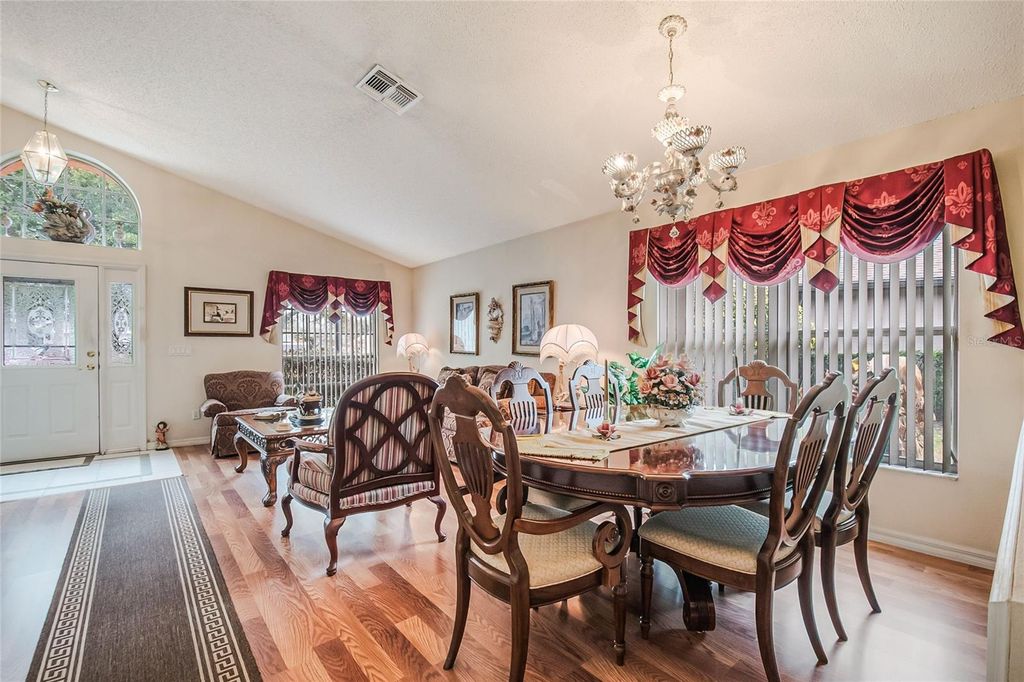 Image 4 of property listing at 469 MICKLETON LOOP, Ocoee, FL 34761