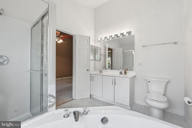 25402 UPPER CLUBHOUSE DR, Chantilly, VA 20152
