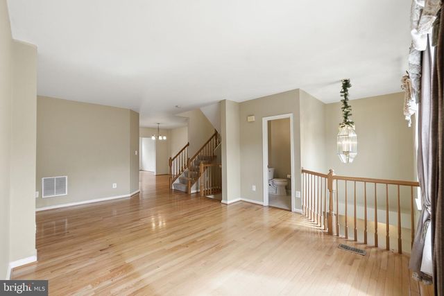 25402 UPPER CLUBHOUSE DR, Chantilly, VA 20152