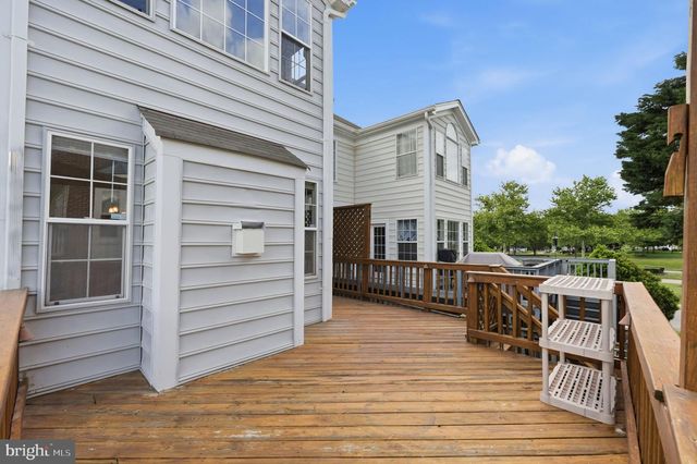 25402 UPPER CLUBHOUSE DR, Chantilly, VA 20152